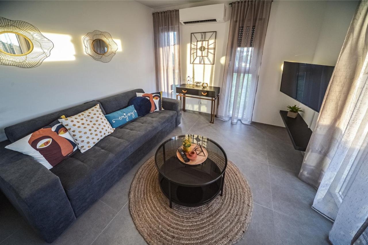 Cube Residence Kaštela Екстериор снимка