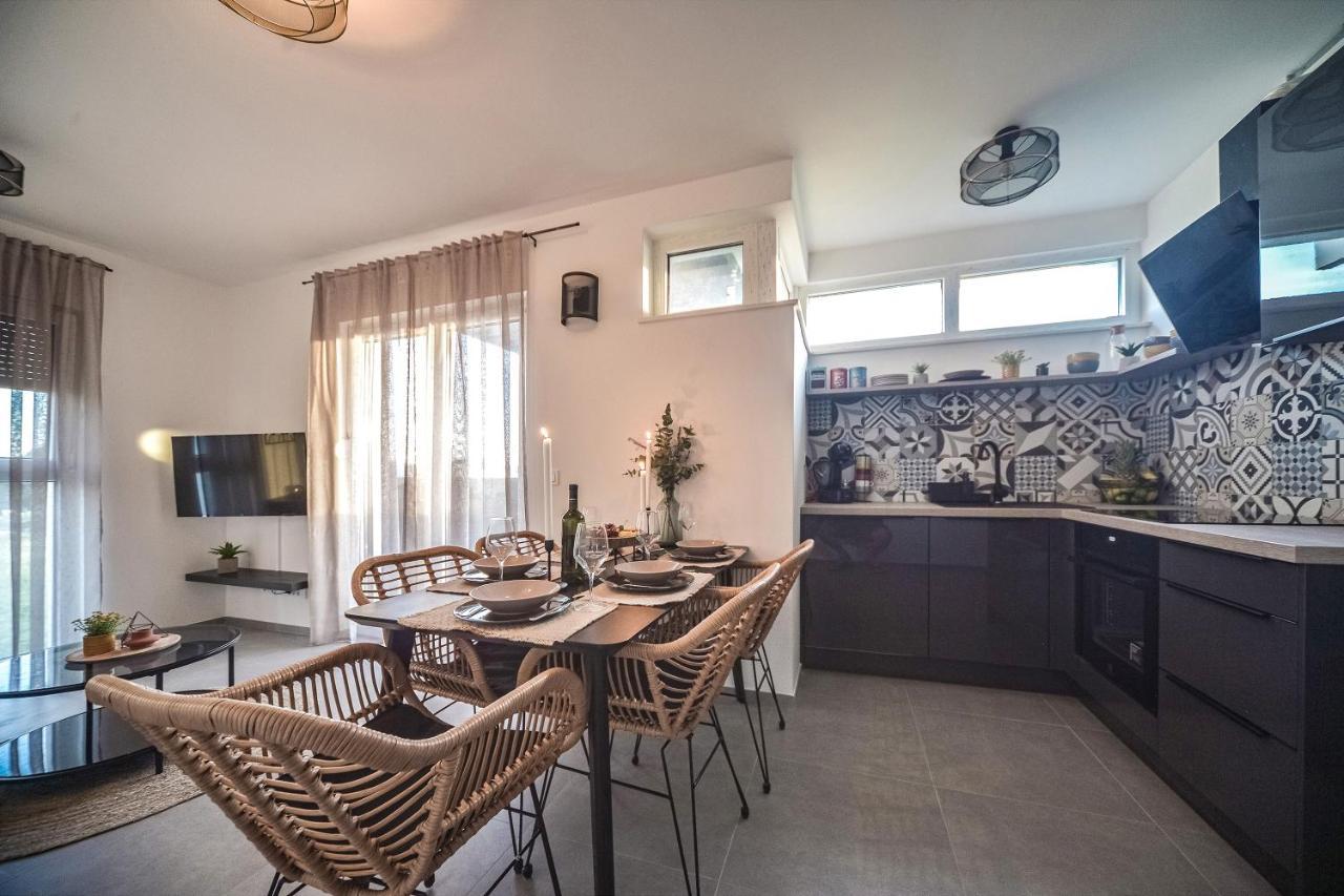 Cube Residence Kaštela Екстериор снимка