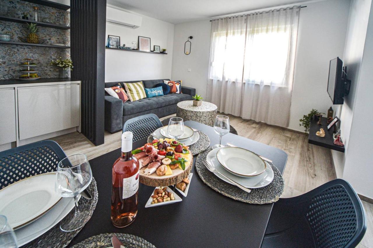 Cube Residence Kaštela Екстериор снимка