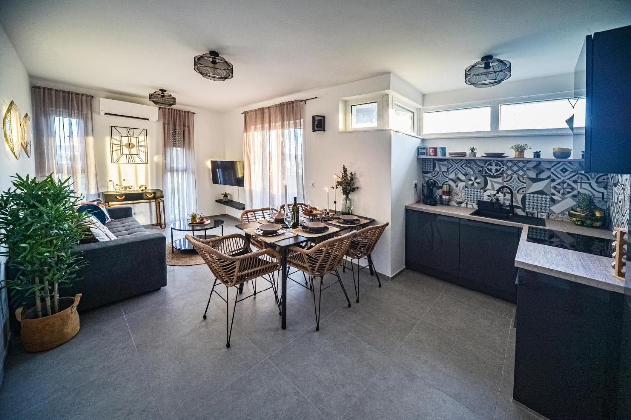 Cube Residence Kaštela Екстериор снимка
