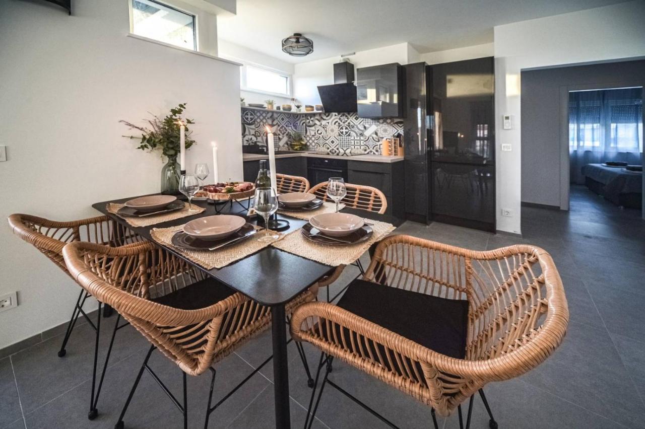 Cube Residence Kaštela Екстериор снимка