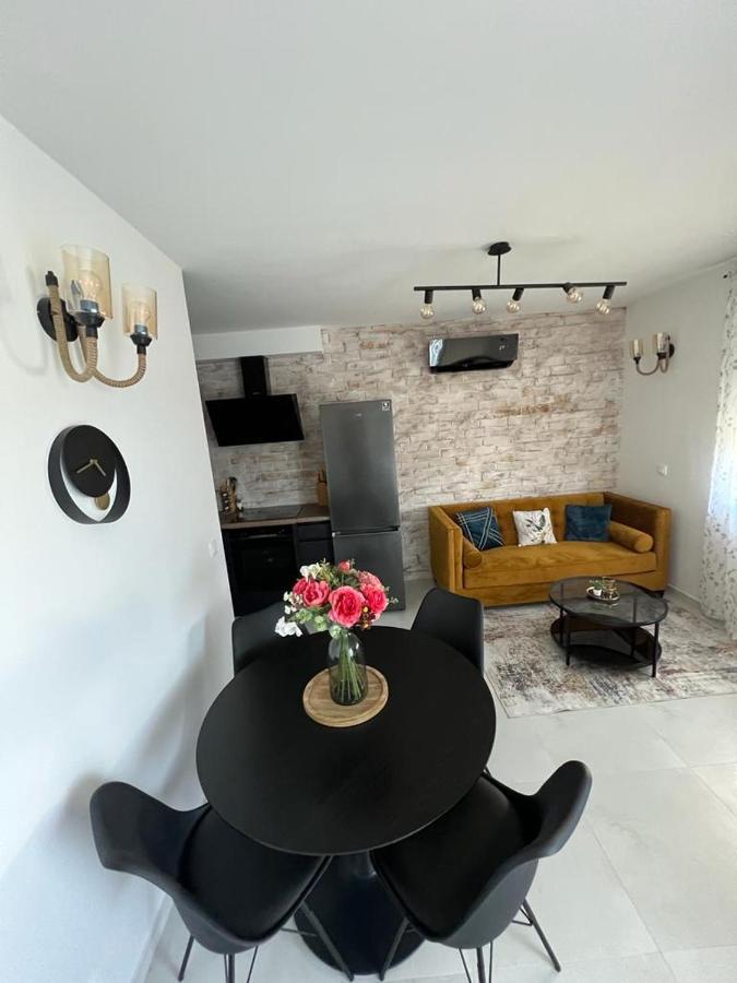 Cube Residence Kaštela Екстериор снимка